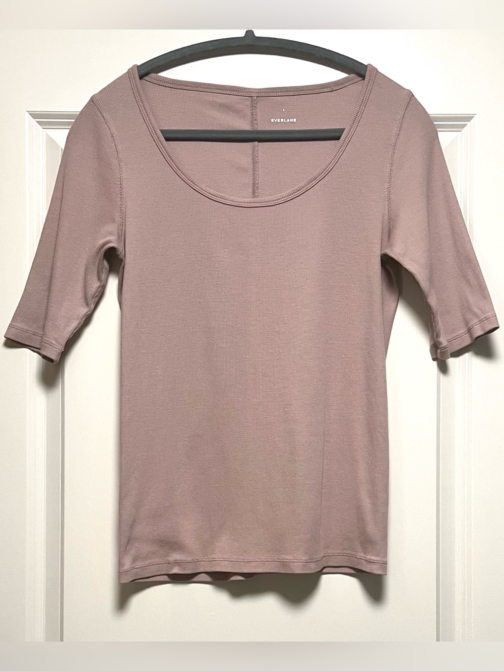 Everlane Short Sleeve Scoop Neck Tee in Mauve